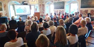 Großer Andran im Maltesersaal beim Vortrag von Dr. Pierre Pfütsch.
